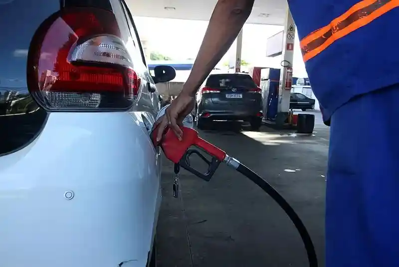 Imagem de Combustíveis e gás de cozinha têm redução de preços na Bahia em julho