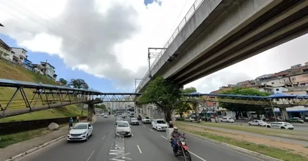 Imagem de Mulher é morta a tiros em passarela da Avenida Bonocô; suspeitos atiraram contra PMs durante fuga