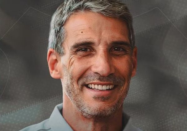 Imagem de Santos oficializa a contratação do técnico Juan Pablo Vojvoda