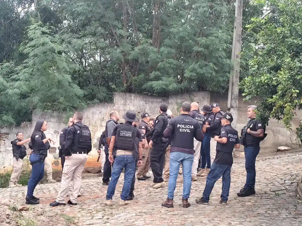 Imagem de Trio suspeito de matar mulher e espancar idosa é alvo de operação na Bahia