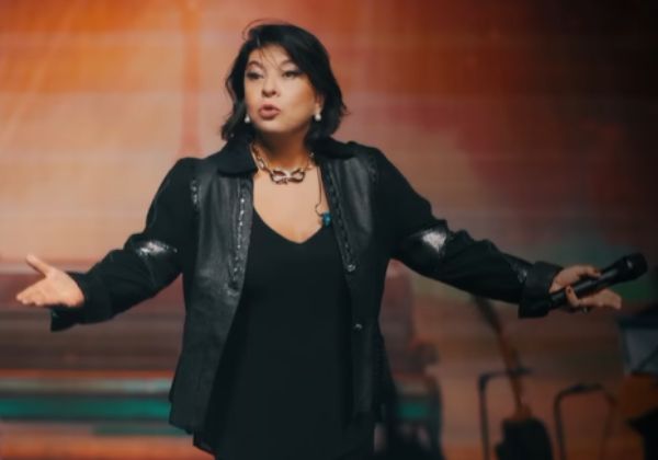 Imagem de Roberta Miranda se irrita após homem fazer gesto obsceno em show: ‘Vá tomar no c*’