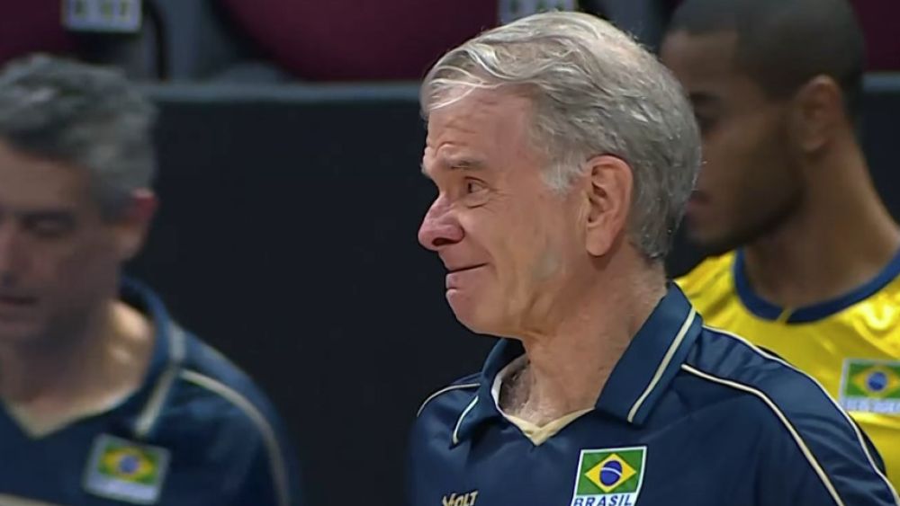 Imagem de Mãe de Bernardinho morre e técnico se emociona antes de jogo da Seleção Brasileira de vôlei