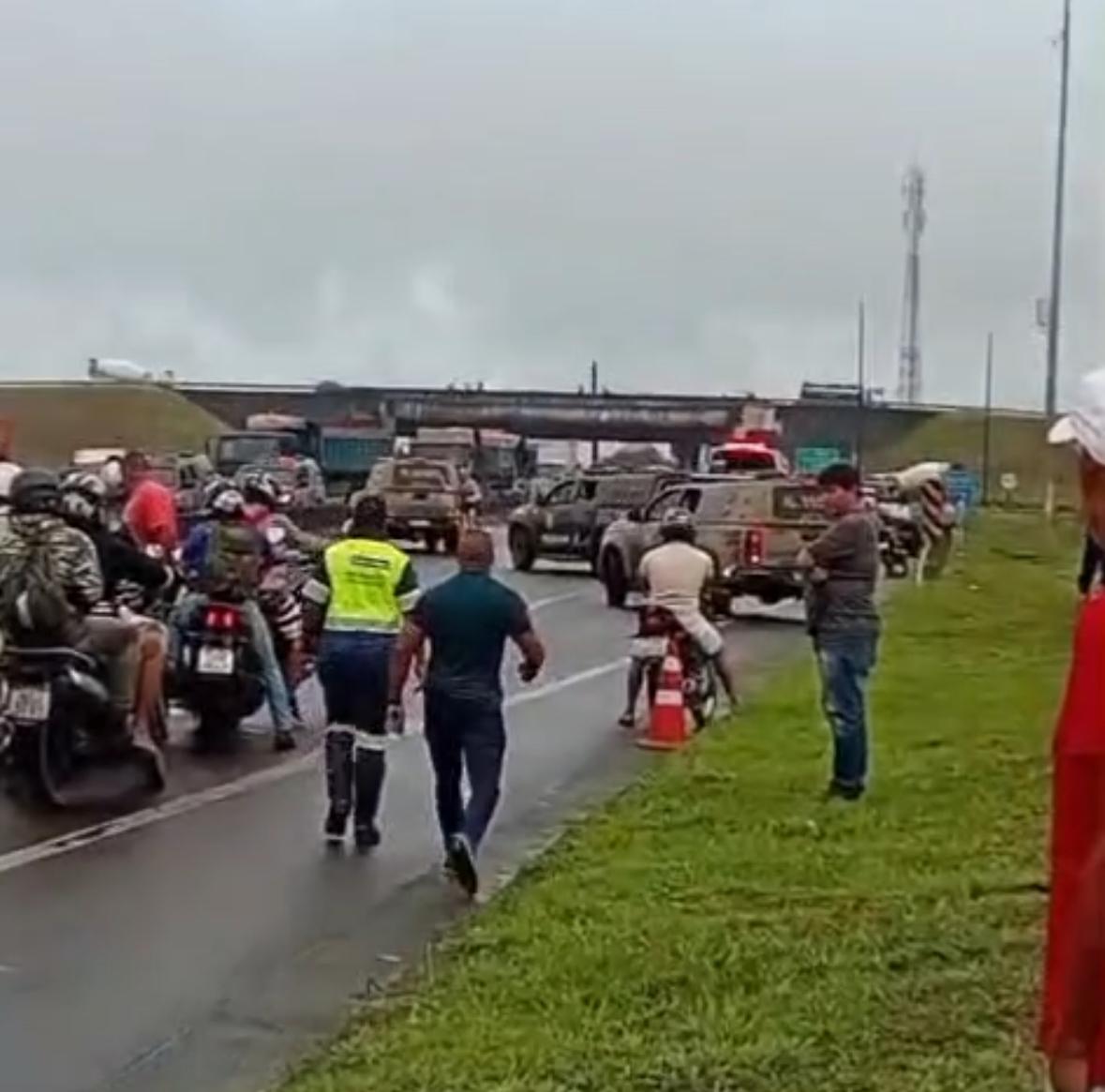 Imagem de PM é baleado em Simões Filho após troca de tiros; motivação será investigada