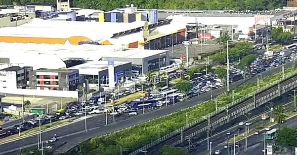 Imagem de Obra na Av. ACM atrasa e liberação das faixas é adiada