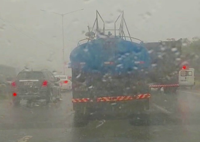 Imagem de Semana começa com chuva e congestionamentos em Salvador