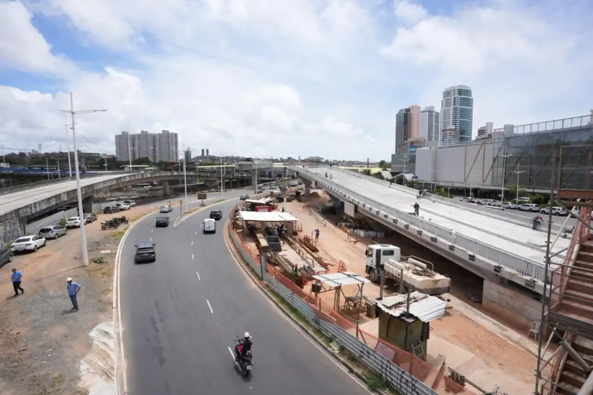 Imagem de Obra de viaduto altera trânsito na Avenida ACM em Salvador