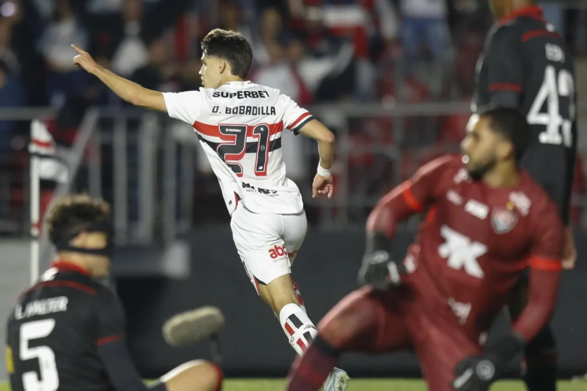 Imagem de Vitória perde para o São Paulo e segue ameaçado pelo fantasma do Z-4