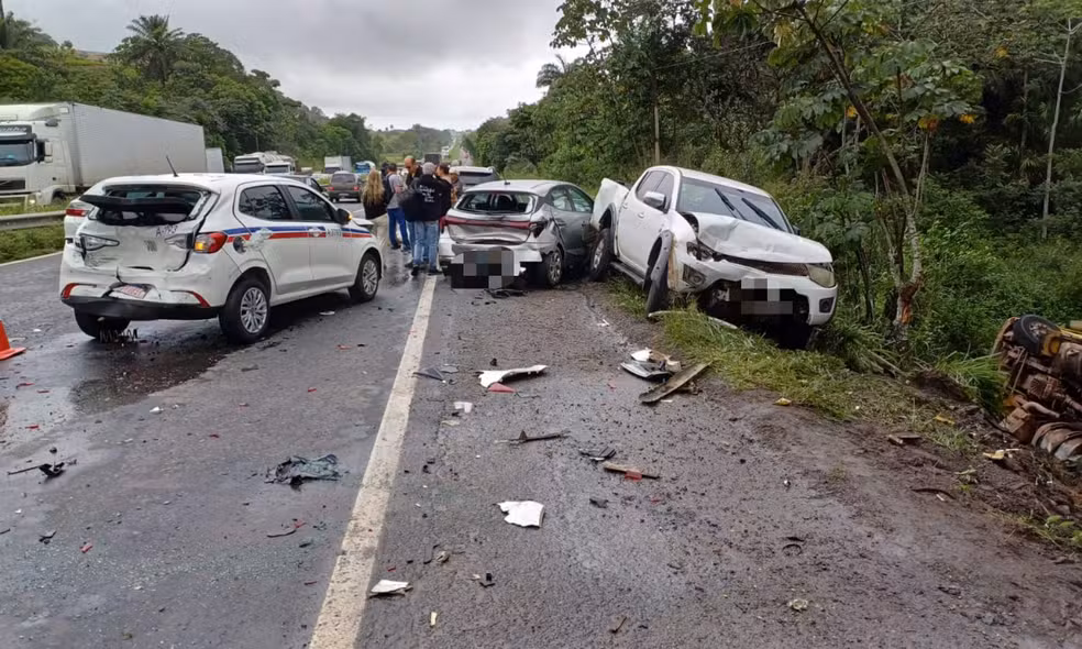 Imagem de VÍDEO: Engavetamento entre 8 veículos deixa motorista ferido na BR-324