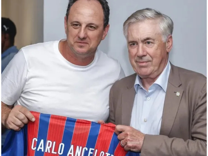 Imagem de Ancelotti visita a Fonte Nova, recebe camisa do Bahia e assiste vitória sobre o Santos