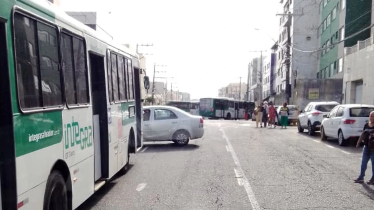 Imagem de Ônibus seguem sem circular no Nordeste de Amaralina nesta terça (30)