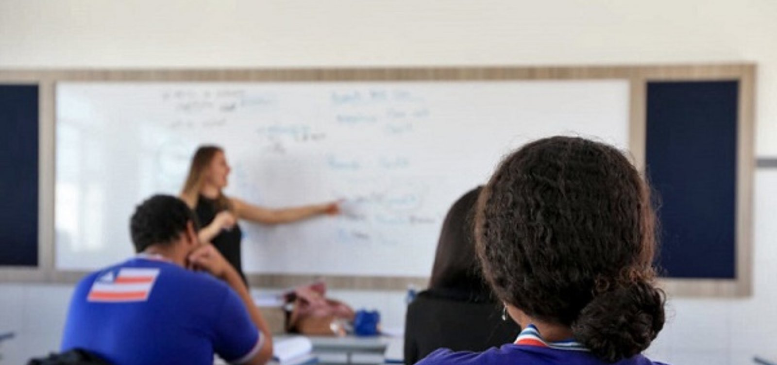 Imagem de Governo do Estado anuncia pagamento de licenças-prêmio e abono para professores