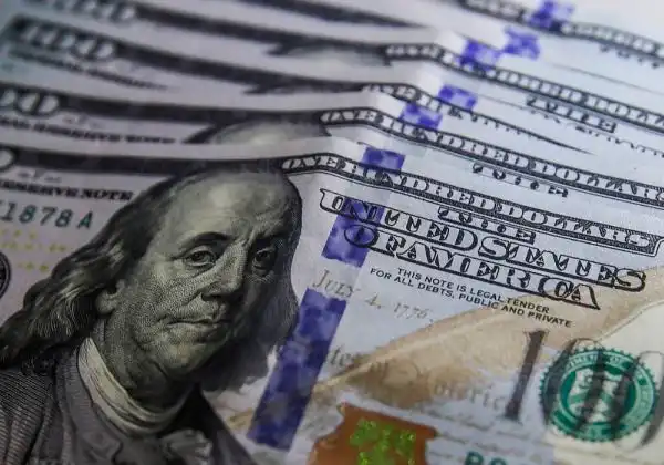 Imagem de Dólar abre em alta com simpósio do Fed no radar