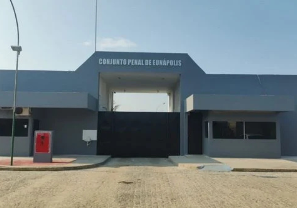 Imagem de Ex-diretora de presídio suspeita de facilitar fuga de presos é investigada por morte de jovem